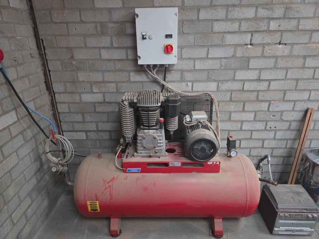 Compressor, Doe-het-zelf en Verbouw, Compressors, 100 liter of meer, Ophalen, Zo goed als nieuw