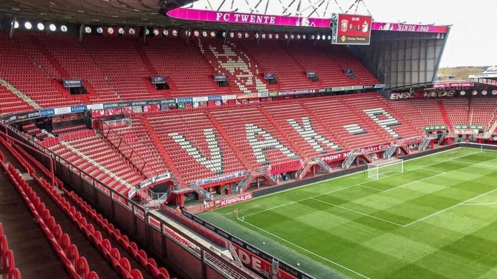 GEZOCHT SEIZOENS KAART VAK P., Tickets en Kaartjes, Sport | Voetbal, Seizoenskaart, Eén persoon