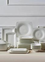 Compleet porseleinen servies set met borden en bekers, Ophalen of Verzenden, Zo goed als nieuw, Effen, Porselein