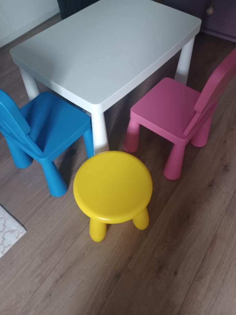 GOPLUS Houten kinderzitgroep met 1 kindertafel en 2 stoelen