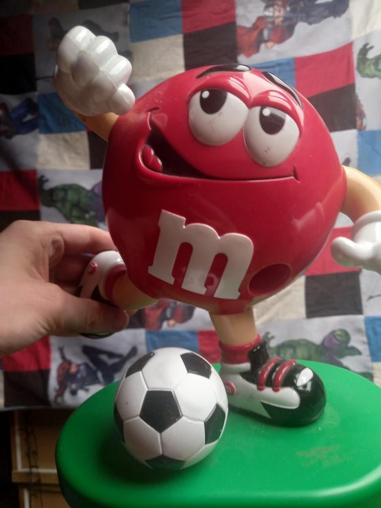 Voetballende M&M's Snoepdispenser uit 1999 - Rood, Ophalen of Verzenden