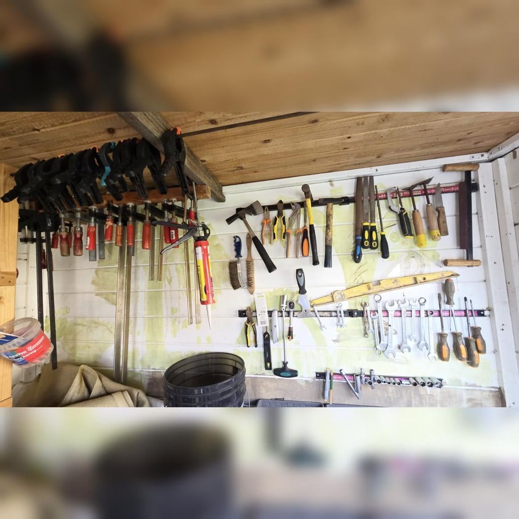 Diverse handgereedschap en lijmklemmen, Ophalen