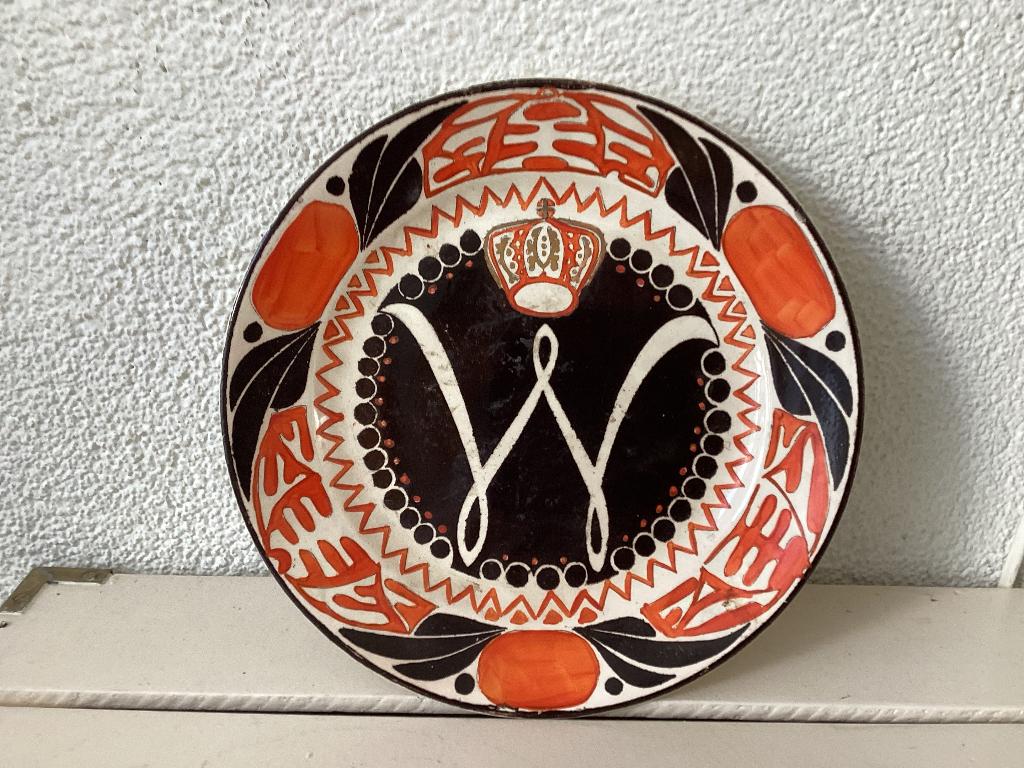 Koninklijk huis. Bord. Wilhelmina., Verzamelen, Koninklijk Huis en Royalty, Ophalen of Verzenden, Gebruikt, Nederland, Overige typen