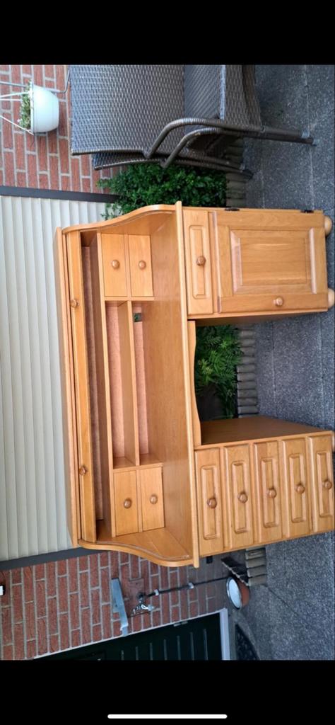 Mooi houten bureau met rolluik en lades, Huis en Inrichting, Bureaus, Ophalen, Overige typen, Bruin, Zo goed als nieuw