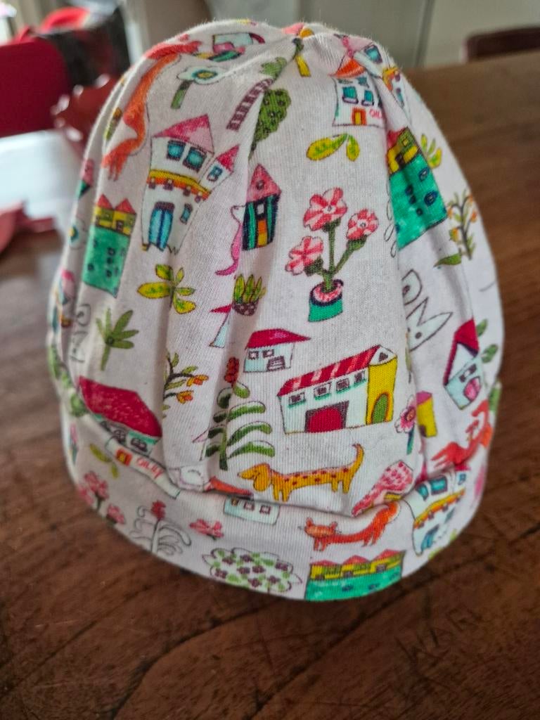Oilily mutsje met vrolijke print - 1-2 jaar, Gebruikt, Jongetje of Meisje, Oilily, Ophalen of Verzenden