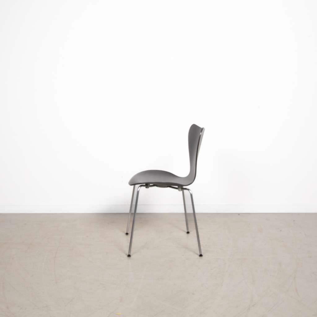 8x Fritz Hansen Series 7 Stoel 3107 Donkergrijs, Niet ingevuld, Kunststof, Niet ingevuld, Ophalen of Verzenden