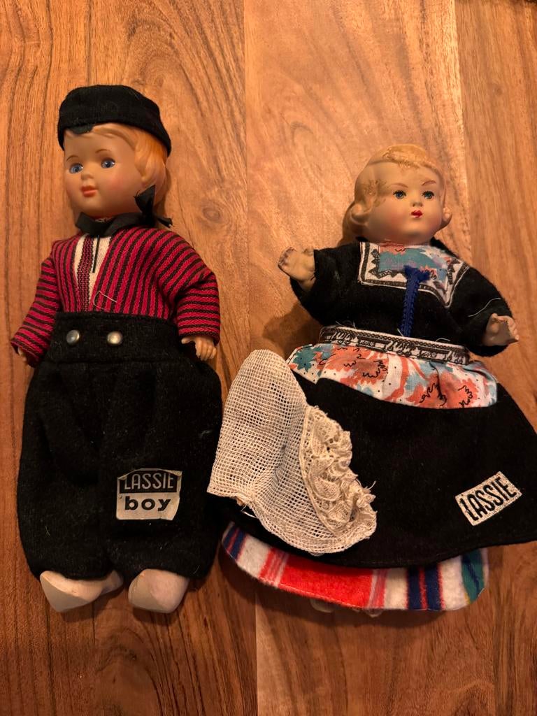 17 verschillende vintage klederdracht poppetjes, Ophalen of Verzenden, Gebruikt, Pop