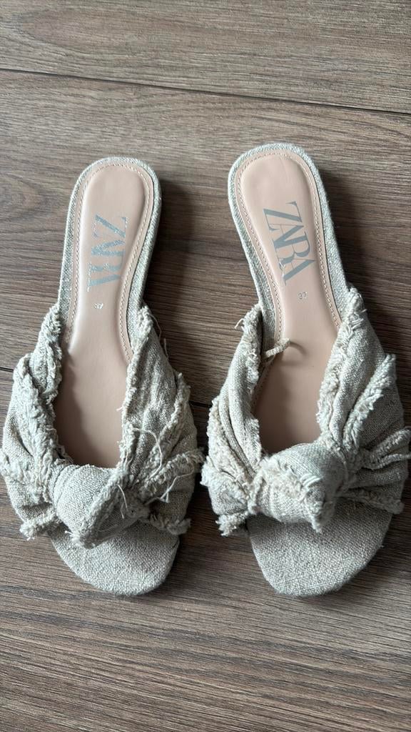 Zara slippers mt 37 nieuw, Ophalen of Verzenden, Zo goed als nieuw