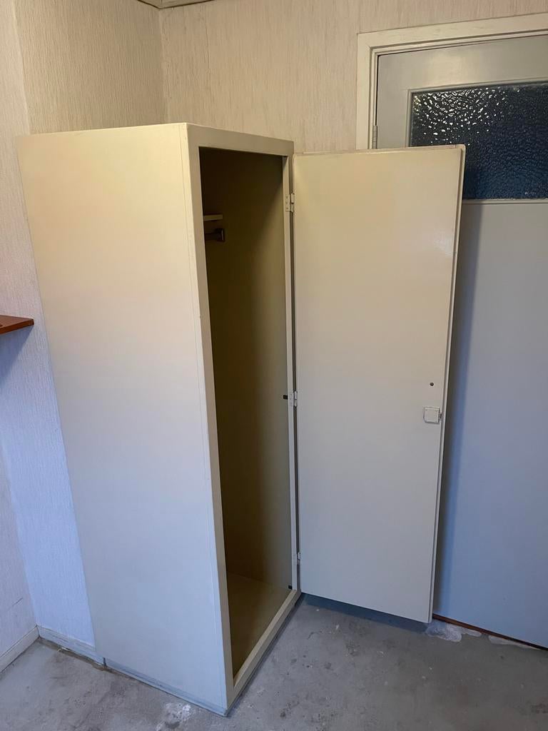 Retro kledingkast / locker, Gebruikt, Metaal, 150 tot 200 cm, 25 tot 50 cm