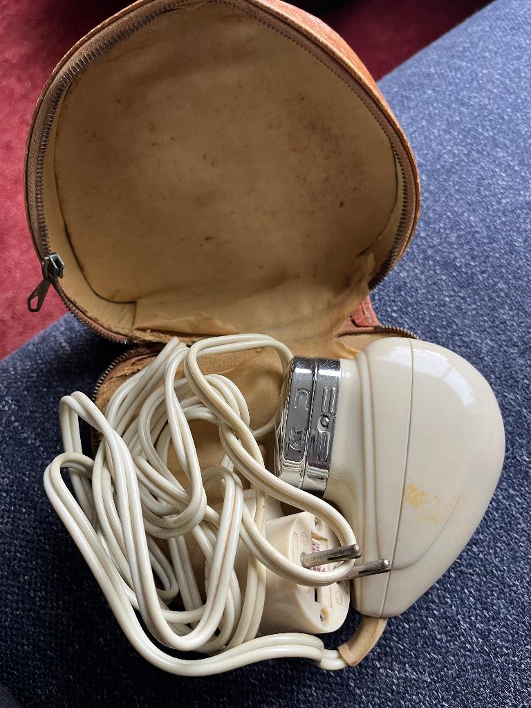 oud philips scheerapparaat en oud reisetui, Ophalen of Verzenden, Overige typen