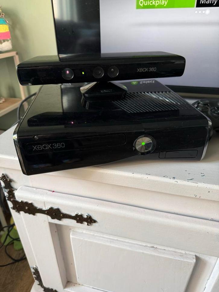 Xbox 360 S met Kinect en games, Spelcomputers en Games, Spelcomputers | Xbox 360, Gebruikt, 360 S, Met 1 controller, Met games