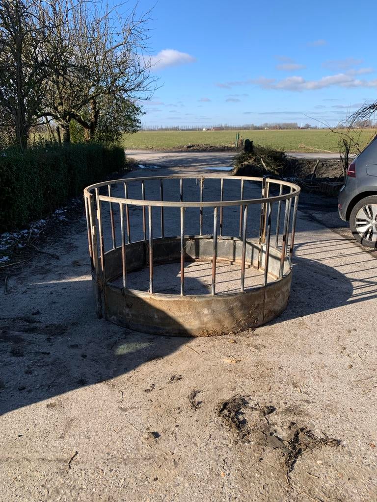 Robuuste ronde hooiruif voor vee, Ophalen, Veehouderij, Stalinrichting