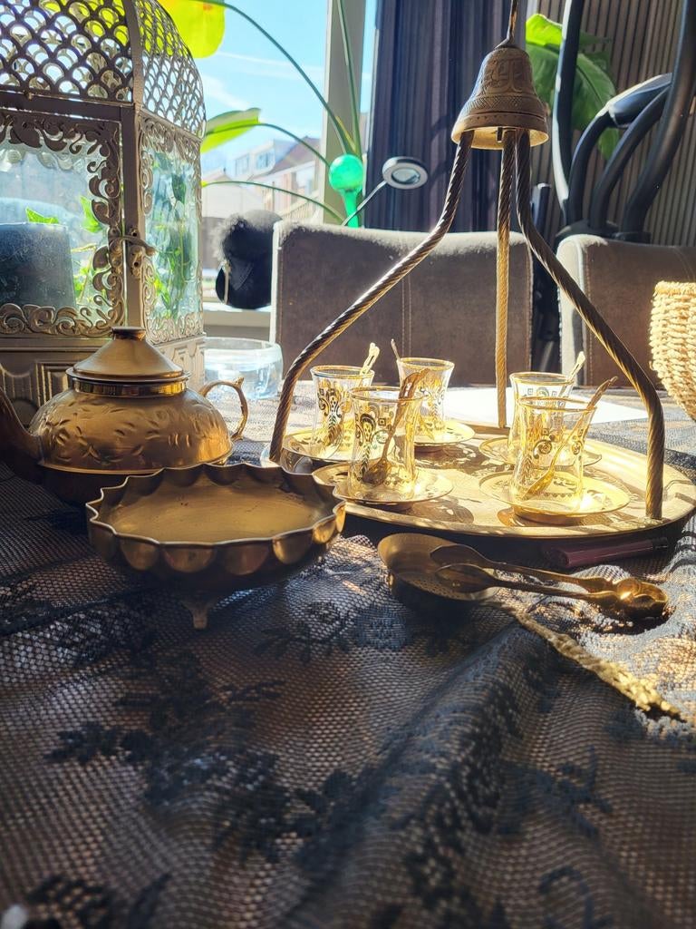 Prachtig Turks theeservies - Goudkleurig met dienbladmotief, Overige materialen, Ophalen of Verzenden, Zo goed als nieuw, Overige stijlen