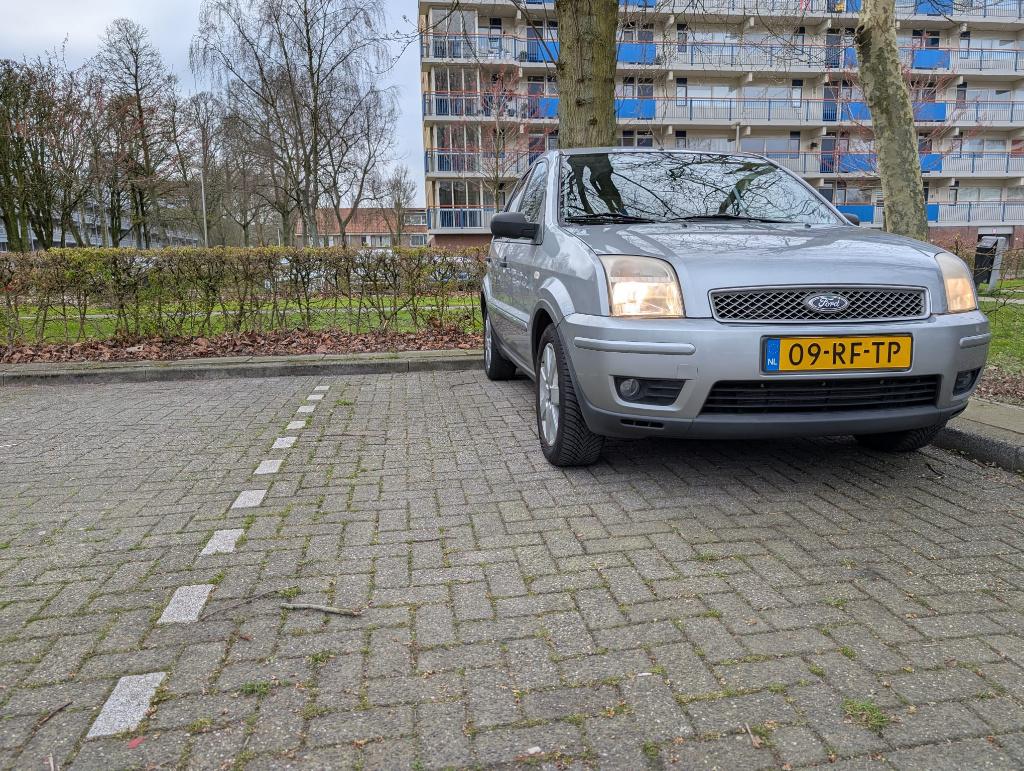 Ford Fusion 1.4 16V 2005 Grijs, Auto's, Ford, Voorwielaandrijving, 40 €/maand, Elektrische ramen, Origineel Nederlands
