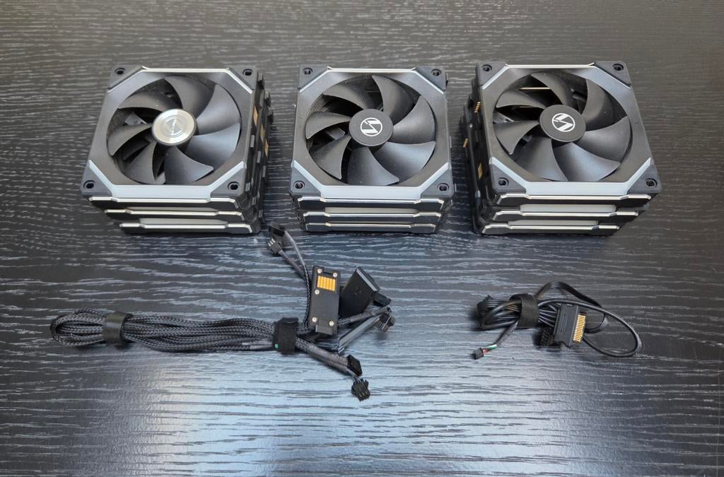 Lian Li UNI FAN  SL120 9 stuks (Zonder fanhub!!)3 x geen led, Computers en Software, Ophalen of Verzenden, Luchtkoeling