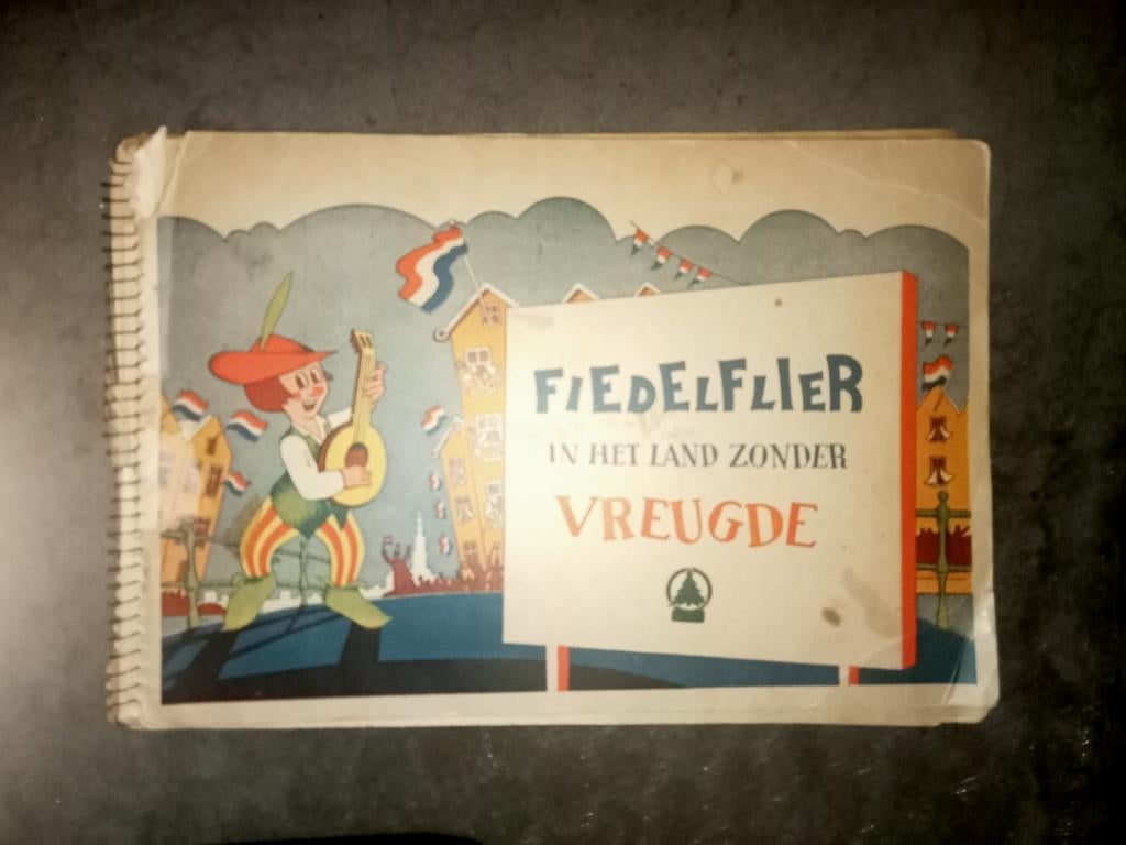 Fiedelflier in het Land Zonder Vreugde - Plaatjesalbum, Boeken, Prentenboeken en Plaatjesalbums, Ophalen of Verzenden, Gelezen