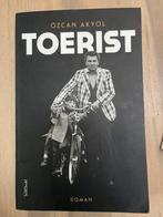 Özcan Akyol - Toerist, Boeken, Ophalen of Verzenden, Zo goed als nieuw, Özcan Akyol