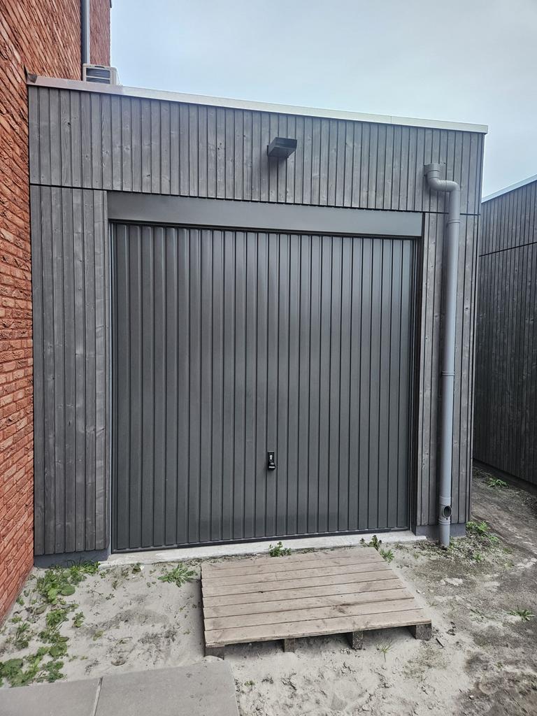 Garagedeur in RAL 7022 - zonder ophangsysteem, Ophalen, Garagedeur, Zo goed als nieuw, Metaal