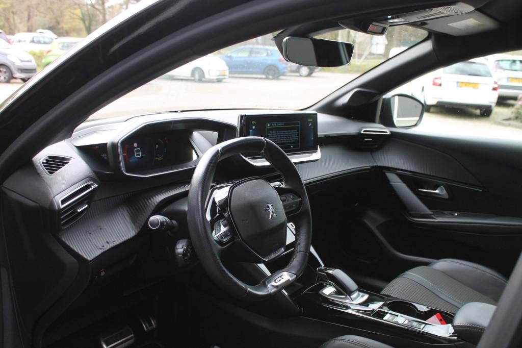 Peugeot 208 EV GT 350 50 KWH, Auto's, 136 pk, Gebruikt, Met garantie (alle), Parkeersensor