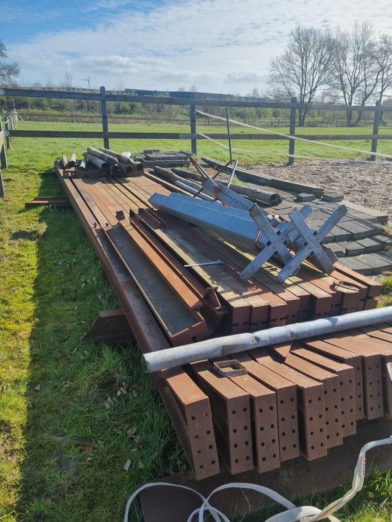 14 ijzeren balken/spanten van 820 cm  en 14 van 190/200 cm, Doe-het-zelf en Verbouw, Metalen, Ophalen, Gebruikt, IJzer
