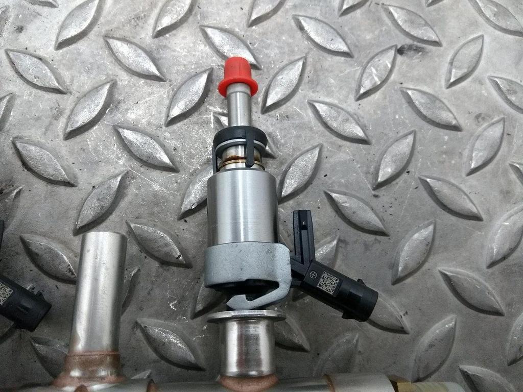 VOLKSWAGEN GOLF BRANDSTOF INJECTOR / VERSTUIVER 2017, Auto-onderdelen, Ophalen of Verzenden, Gebruikt, Stiba lid