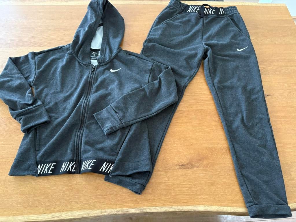 Nike trainingspak Kinder XL (156-166) Dri-Fit., Kinderen en Baby's, Kinderkleding | Maat 164, Ophalen of Verzenden, Zo goed als nieuw