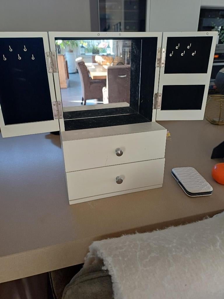 sieraden kastje, Ophalen, Gebruikt, Wit, Met spiegeltje(s)