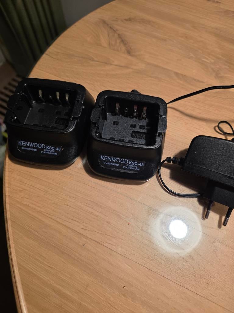 2x Kenwood KSC-43 lader voor portofoons + laadsnoer, Ophalen of Verzenden, Gebruikt, Toebehoren