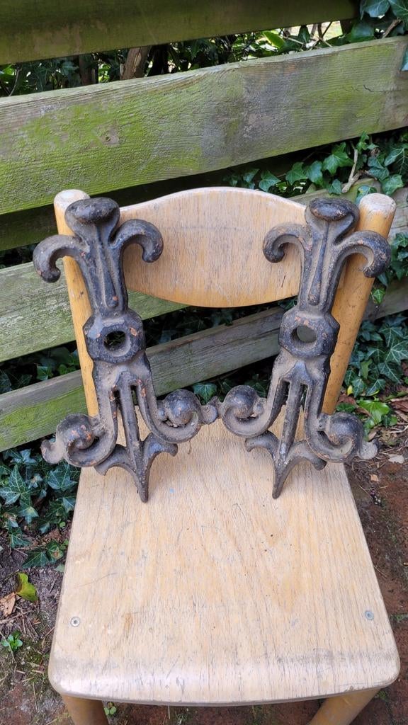 Twee gietijzeren muurankers, Ophalen of Verzenden