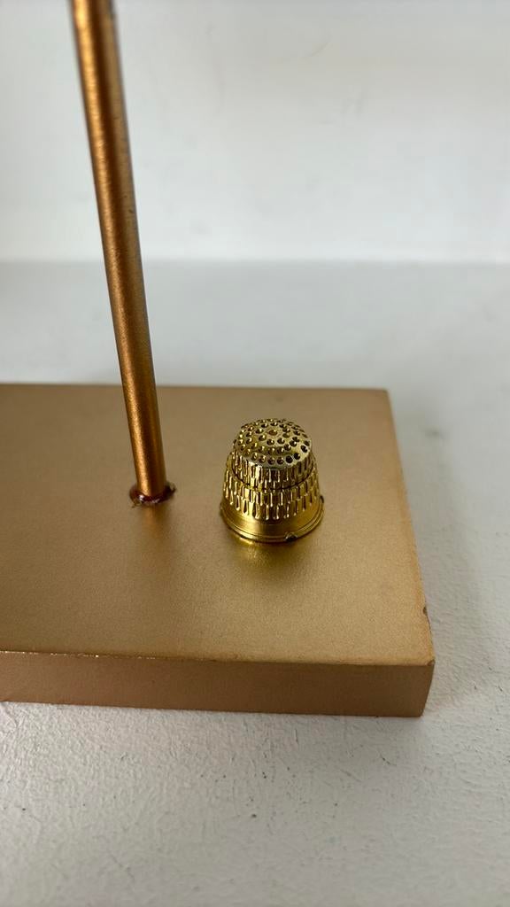 Antieke vergulde aluminium vingerhoedje, Verzamelen, Vingerhoedjes, Ophalen of Verzenden, Zo goed als nieuw, Zilver