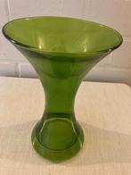 4 Groene glazen vazen., Gebruikt, Ophalen of Verzenden, Glas, Minder dan 50 cm