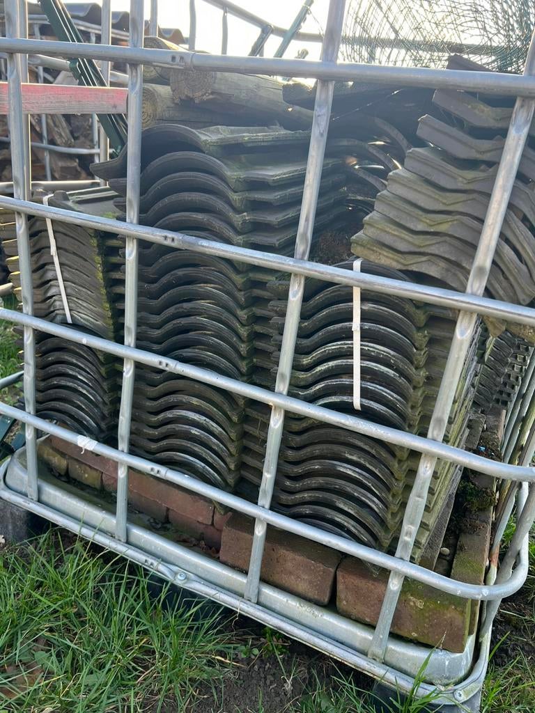 Moniet & Wienerberger VHV pannen, Doe-het-zelf en Verbouw, Dakpannen en Dakbedekking, Ophalen, Steen of Klei, Blauw, Zo goed als nieuw