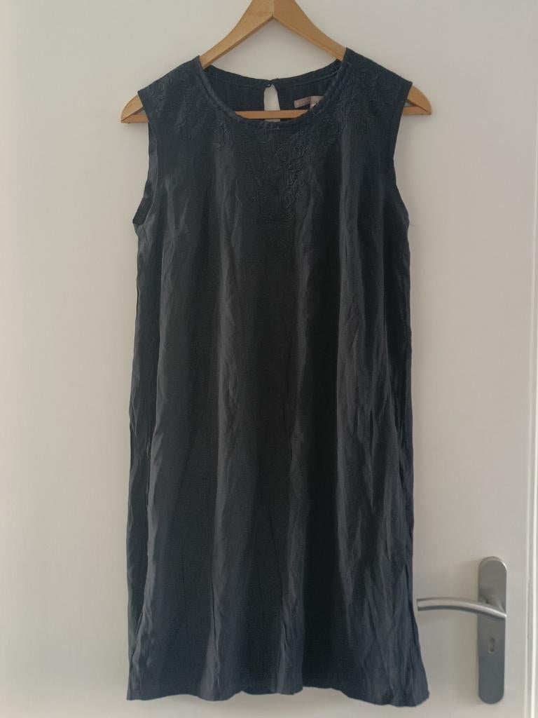 Zwarte jurk met borduursel - Maat M, Maat 38/40 (M), Zwart, Ophalen of Verzenden, Mint & Berry