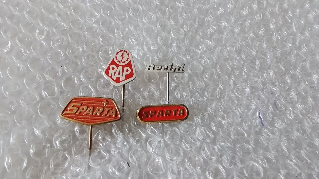 4 verschillende speldjes bromfietsen, Ophalen of Verzenden, Zo goed als nieuw, Overige onderwerpen