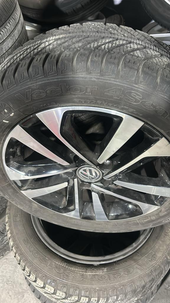 VOLKSWAGEN POLO BANDEN MET VELGEN PER STUK, Auto-onderdelen, Banden en Velgen, Banden en Velgen, Personenwagen, Gebruikt, Ophalen of Verzenden