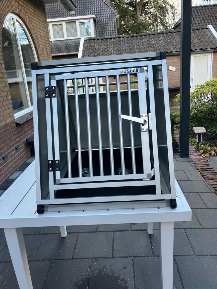 Te koop autobench Hundos Rex M 65x85x65, Dieren en Toebehoren, Hondenbenches, Zo goed als nieuw, Ophalen