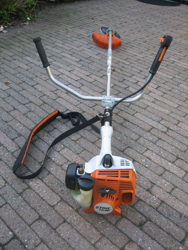 Stihl FS55 Bosmaaier 2021 Benzine Mes + Draagband, Tuin en Terras, Bosmaaiers, Gebruikt, Benzine, 10 tot 30 cm, Ophalen