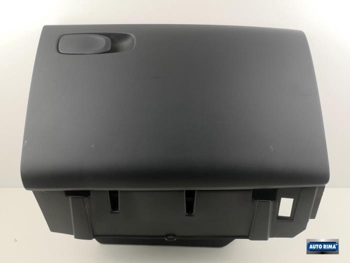 Dashboardkastje van een Volvo V40