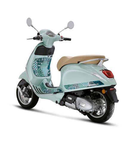Een z.g.a.n. “ Vespa Primavera Batik “ uitvoering ……….!, Ophalen, Zo goed als nieuw, Benzine, Overige modellen