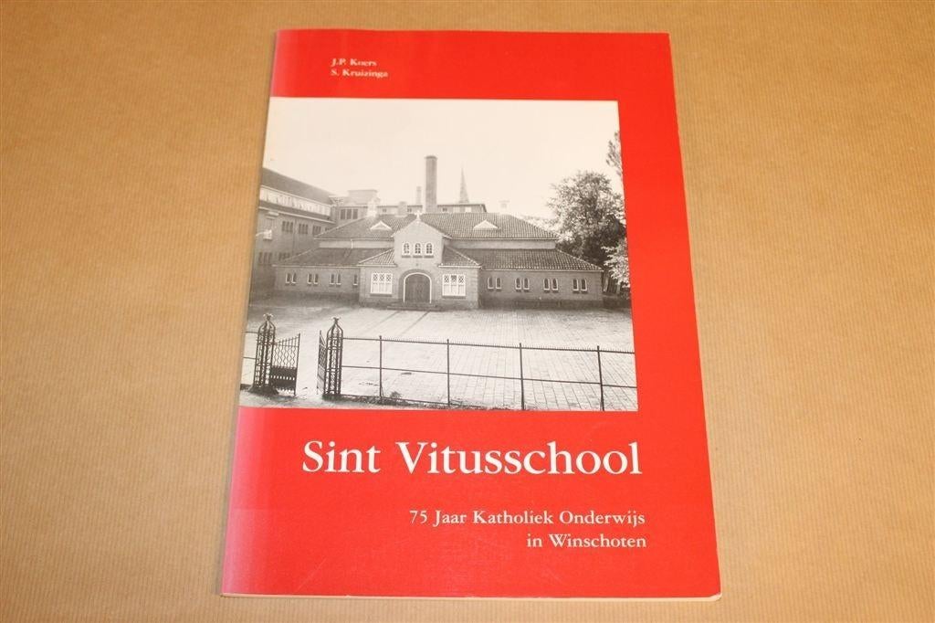 Sint Vitusschool Winschoten — Zeldzaam Gedenkboek 1921-1996, Ophalen of Verzenden, Gelezen