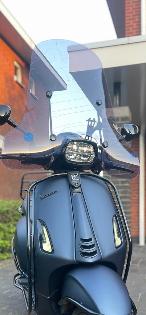 Origineel windscherm Vespa Sprint hoog smoke, Fietsen en Brommers, Ophalen of Verzenden, Zo goed als nieuw, Benzine