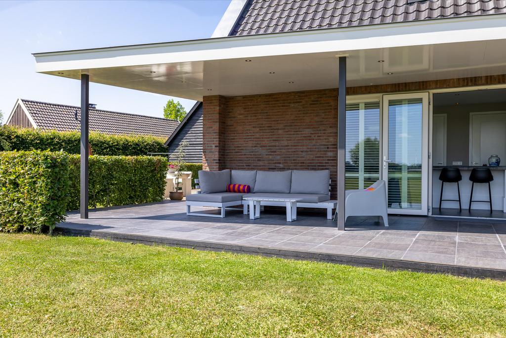 Moderne aluminium loungeset met grijze kussens, Tuin en Terras, Tuinsets en Loungesets, Ophalen, 4 zitplaatsen, Aluminium, Zo goed als nieuw
