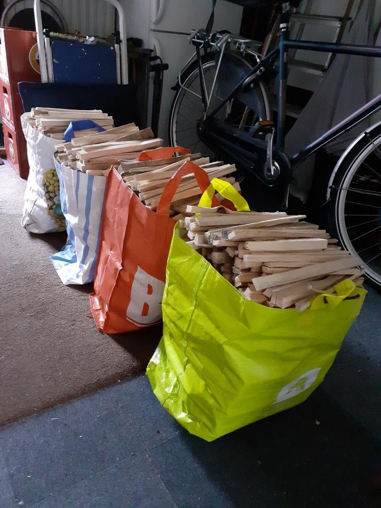 4 big shoppers 🔥aanmaakhout🔥=40kg voor10€ dat is 0,25 pk, Minder dan 3 m³, Ophalen