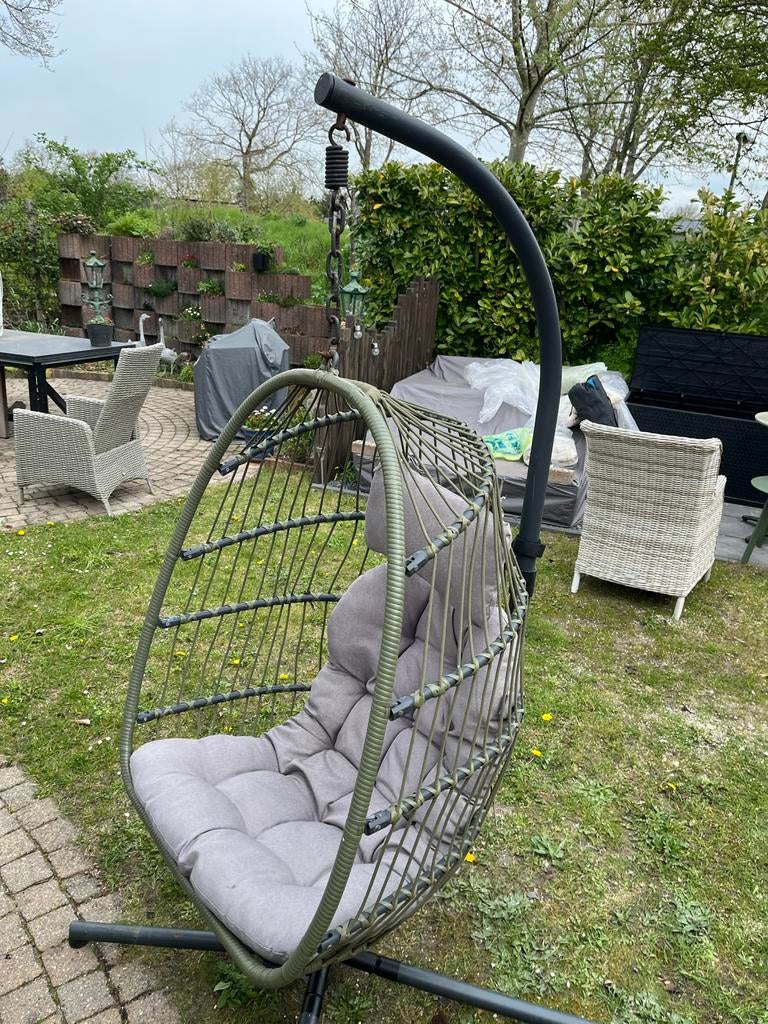 Comfortabele hangstoel met standaard en kussen, Ophalen, Gebruikt, Kunststof