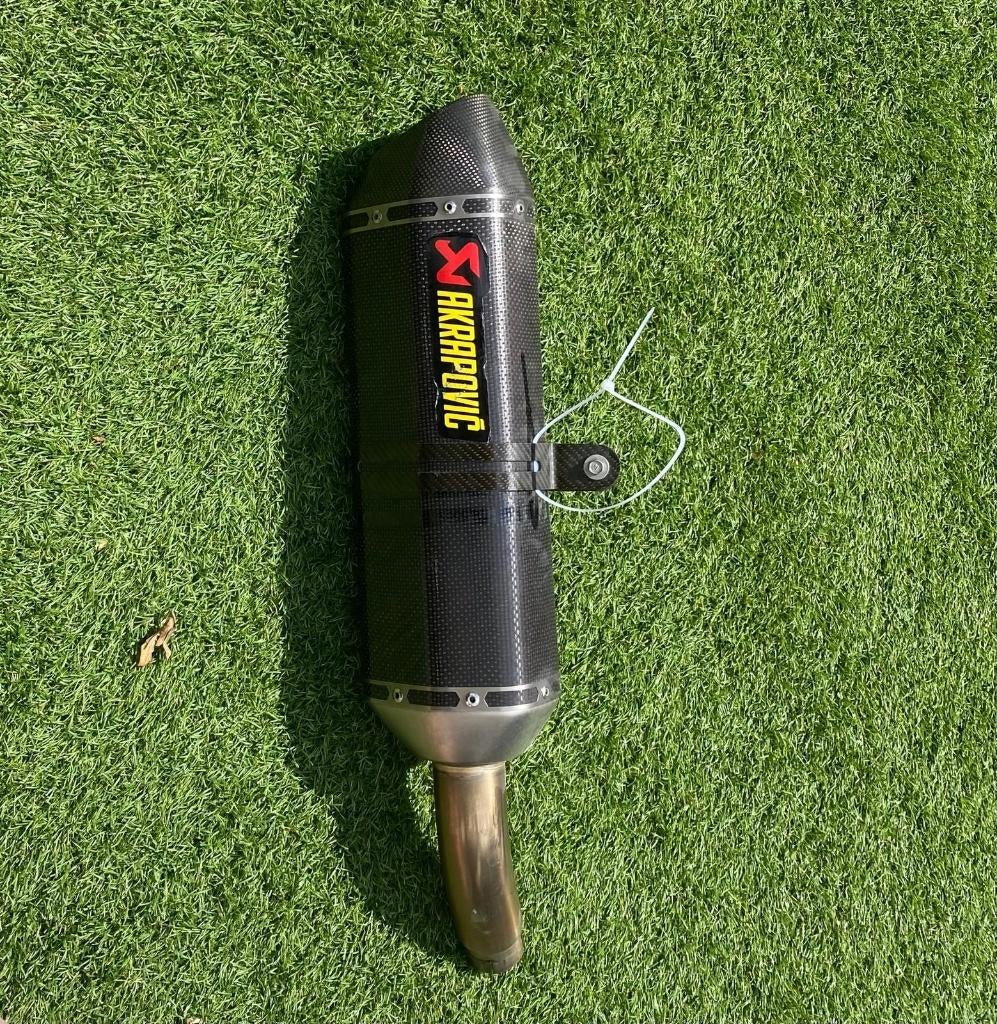 Akrapovic uitlaat Suzuki GSR 750 - Carbon Slip-on, Ophalen of Verzenden, Gebruikt