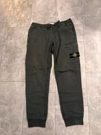 Te koop mooie donkergroene stone island joggingbroek maat l, Ophalen of Verzenden, Zo goed als nieuw, Maat 52/54 (L), Groen
