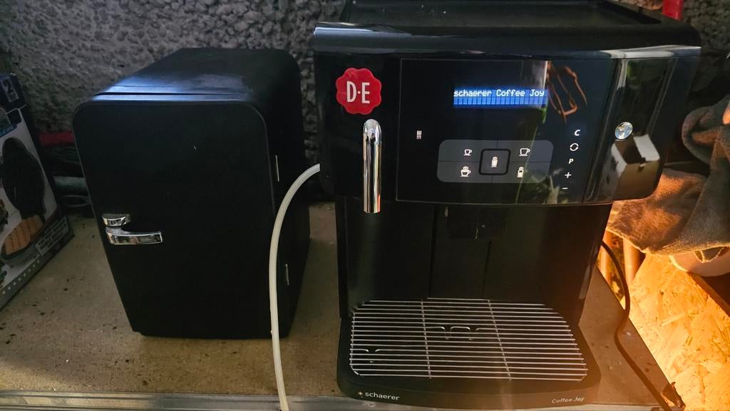 Schaerer Coffee Joy met melkkoeler (met storing), Ophalen, Afneembaar waterreservoir, Gebruikt, 10 kopjes of meer