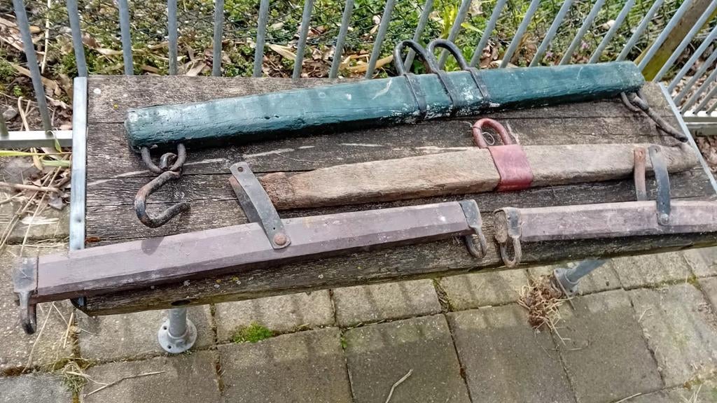 Oud gereedschap enz., Ophalen