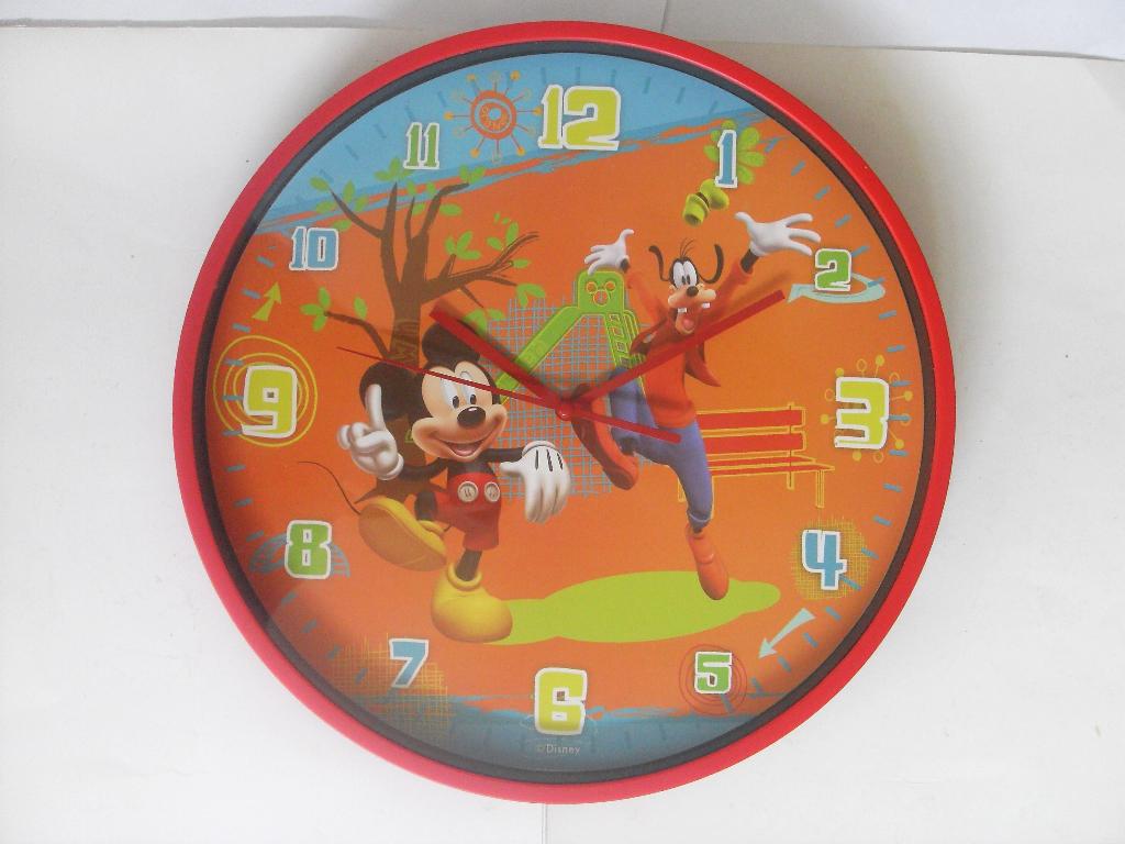 Mickey Mouse en Goofy Klok Wandklok Walt Disney, Verzamelen, Ophalen of Verzenden, Mickey Mouse, Zo goed als nieuw, Beeldje of Figuurtje