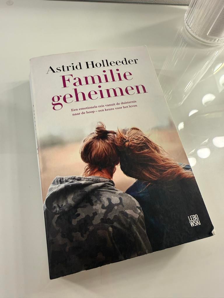 Boek Familie geheimen van Astrid Holleeder, Ophalen of Verzenden, Zo goed als nieuw